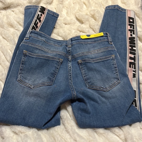 Off-White Apparel - Picture 7 of 9